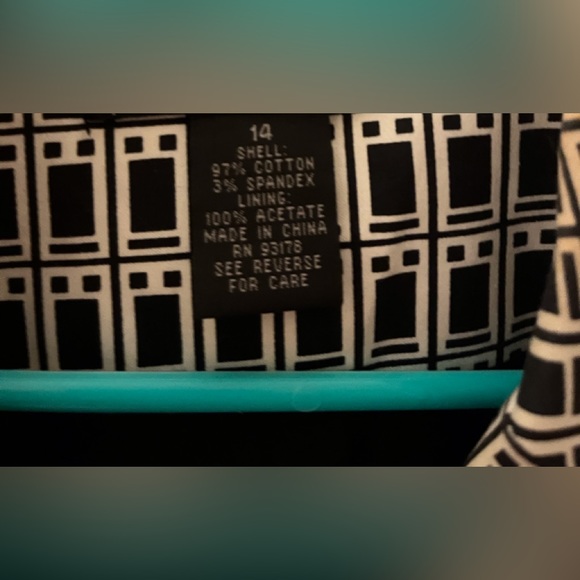 Stylish belted blazer for sale! Versatile for both work and casual wear. - Picture 2 of 7